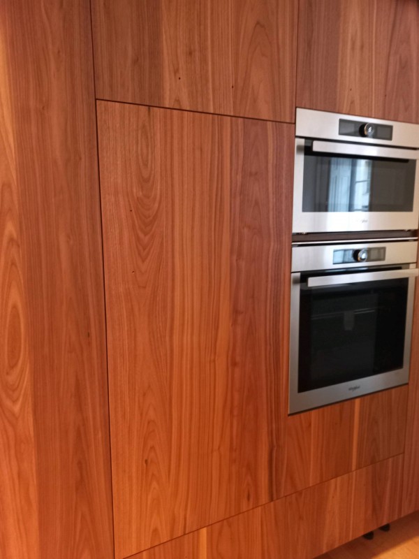 Installation et pose d'une cuisine haut de gamme sur mesure avec îlot central sur Nîmes à côté de Bagnols-sur-Cèze