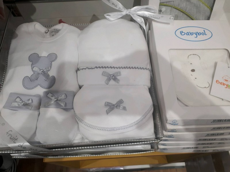 Trouver magasin qui vend des coffrets bébé pour un anniversaire à Montpellier proche de la gare dans l'Hérault