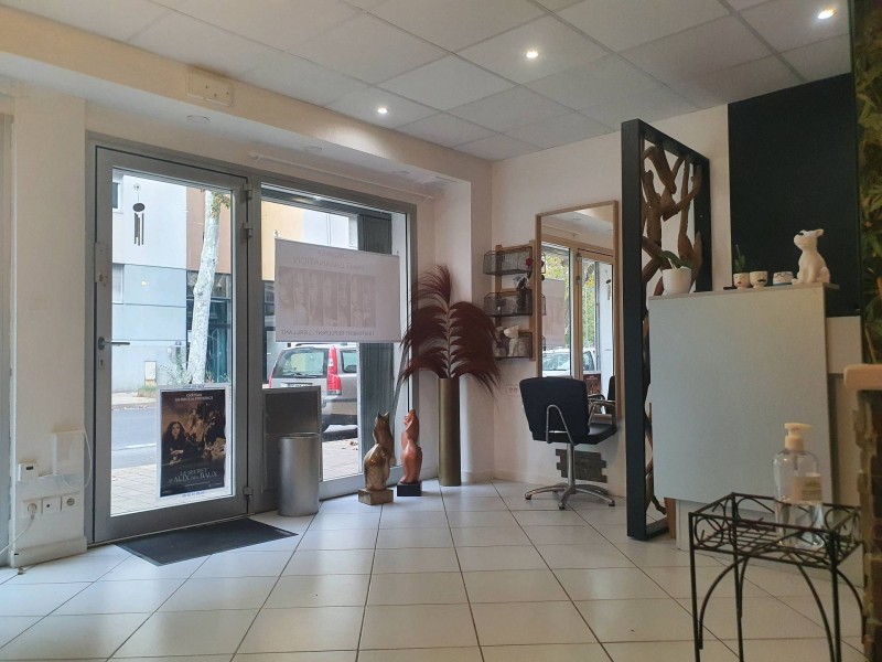 Où trouver un coiffeur dans le centre de Montpellier pour balayage blanc polaire