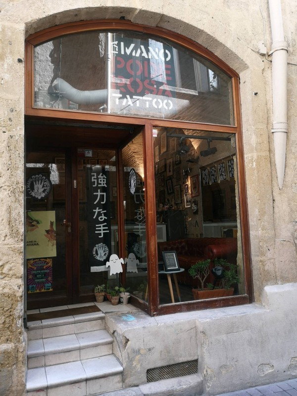 Salon de tatouage spécialiste 34000 Montpellier La mano poderosa tatoo Studio