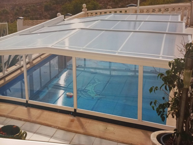 Fabricant et installateur d'abris de piscine coulissant télescopique sur Perpignan à côté de Narbonne