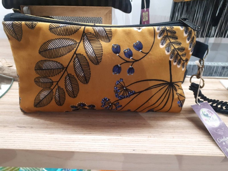 Où trouver un magasin où l'on peut trouver des pochettes de créateur unique à Montpellier dans le centre-ville